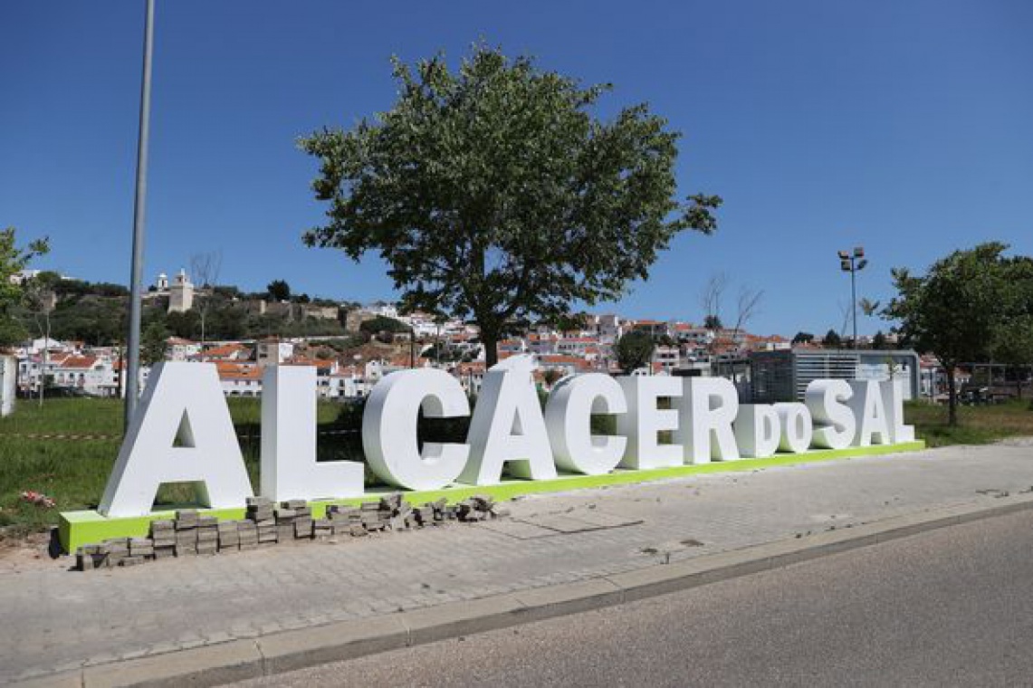 Alcácer do Sal: Dia dos Namorados com “Encontro às cegas com um livro” nas  bibliotecas do concelho - Rádio Campanário